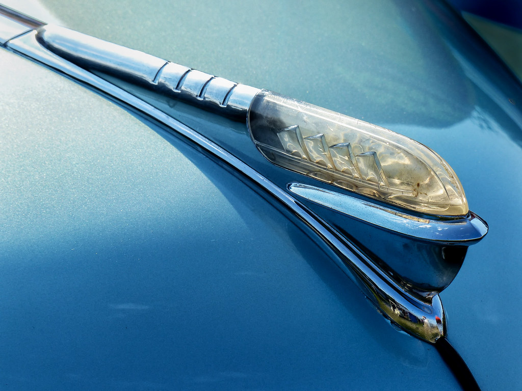 Plymouth 1947 — Restauro de Ornamento